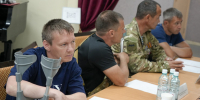Игорь Кабец поздравил жителей с Днём Героев Отечества и подвёл итоги ежемесячных встреч с ветеранами СВО - Администрация г. Первоуральск